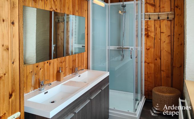 Grande maison de vacances prs de Vielsalm pour 21 personnes avec 7 chambres, 4 salles de bains, salle de jeux et jardin priv