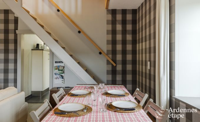 Charmante maison de vacances avec piscine et jardin priv pour 4 personnes dans le village mdival de Vierves-sur-Viroin