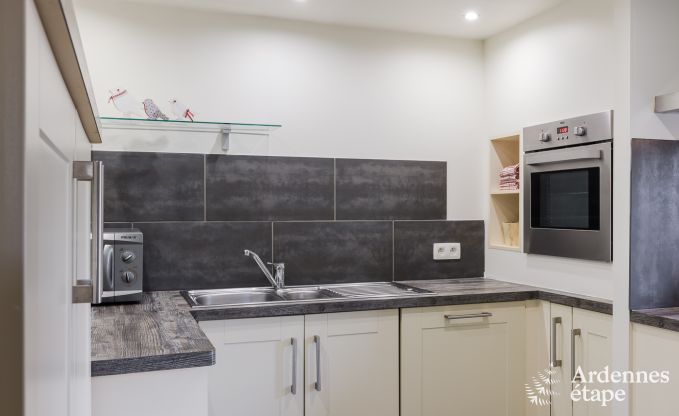 Charmante maison de vacances avec piscine et jardin priv pour 4 personnes dans le village mdival de Vierves-sur-Viroin