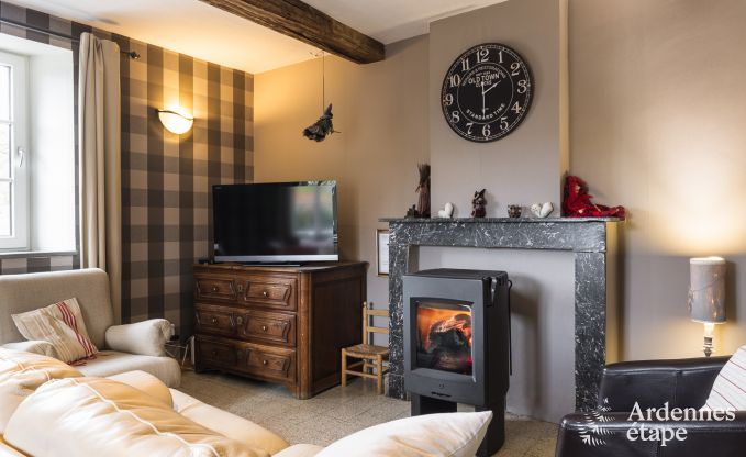 Charmante maison de vacances avec piscine et jardin priv pour 4 personnes dans le village mdival de Vierves-sur-Viroin