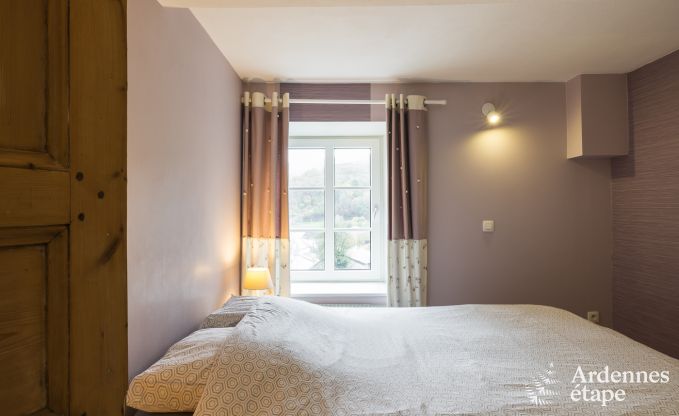 Charmante maison de vacances avec piscine et jardin priv pour 4 personnes dans le village mdival de Vierves-sur-Viroin