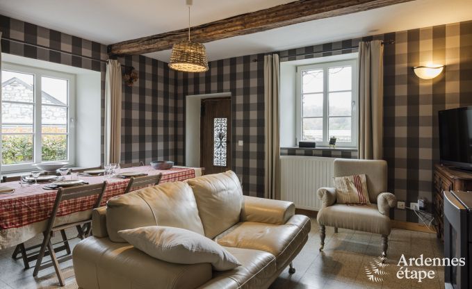 Charmante maison de vacances avec piscine et jardin priv pour 4 personnes dans le village mdival de Vierves-sur-Viroin