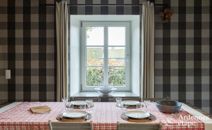 Charmante maison de vacances avec piscine et jardin priv pour 4 personnes dans le village mdival de Vierves-sur-Viroin