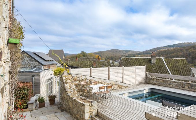 Charmante maison de vacances avec piscine et jardin priv pour 4 personnes dans le village mdival de Vierves-sur-Viroin