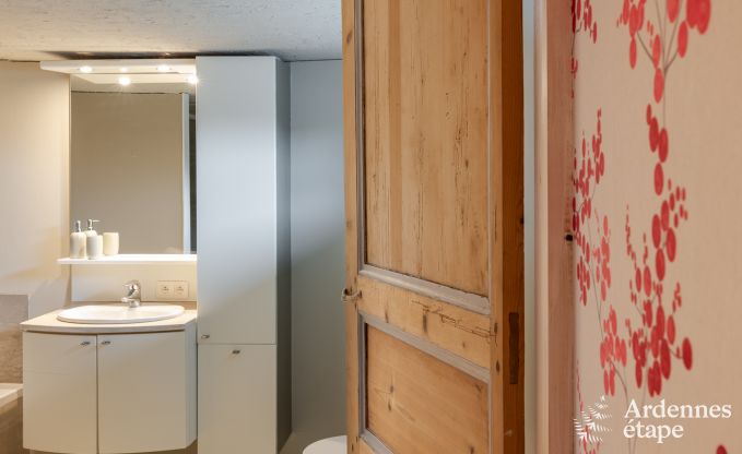 Charmante maison de vacances avec piscine et jardin priv pour 4 personnes dans le village mdival de Vierves-sur-Viroin