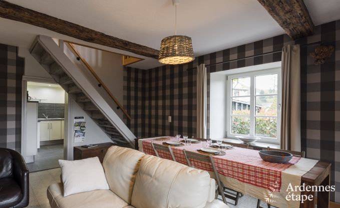 Charmante maison de vacances avec piscine et jardin priv pour 4 personnes dans le village mdival de Vierves-sur-Viroin