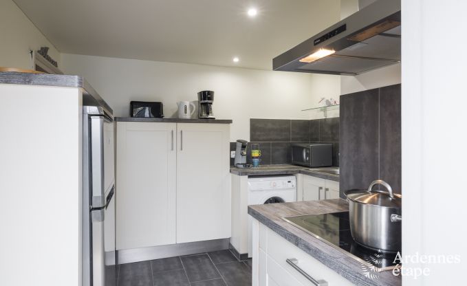 Charmante maison de vacances avec piscine et jardin priv pour 4 personnes dans le village mdival de Vierves-sur-Viroin