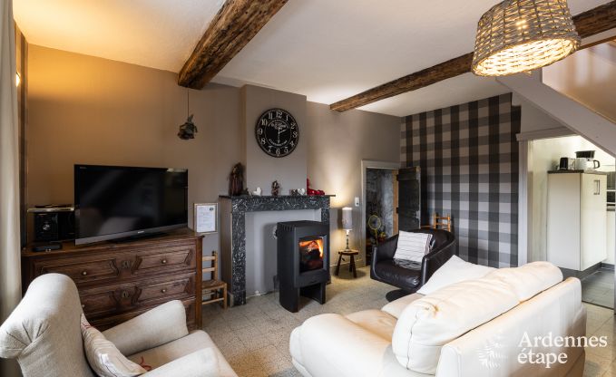 Charmante maison de vacances avec piscine et jardin priv pour 4 personnes dans le village mdival de Vierves-sur-Viroin