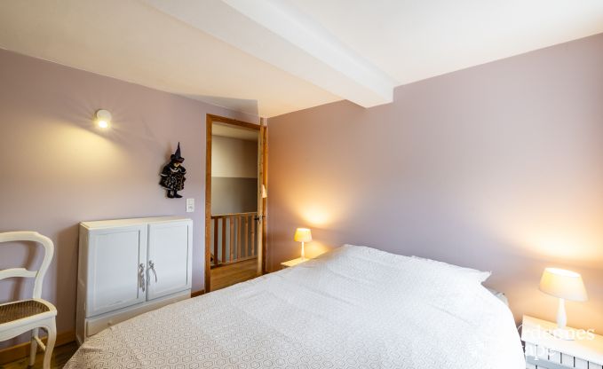 Charmante maison de vacances avec piscine et jardin priv pour 4 personnes dans le village mdival de Vierves-sur-Viroin