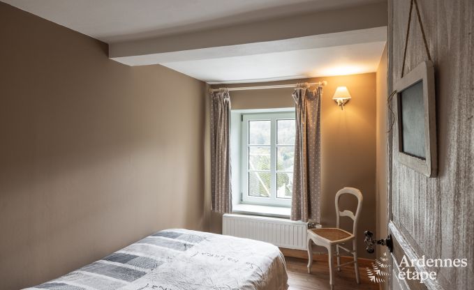 Charmante maison de vacances avec piscine et jardin priv pour 4 personnes dans le village mdival de Vierves-sur-Viroin