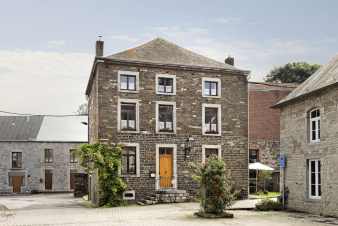 Belle maison villageoise de vacances pour 15 personnes à Viroinval