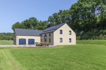 Maison de vacances haute capacité avec grand jardin à louer à Virton