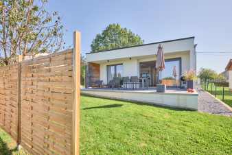 Maison de vacances pour 4 à Virton avec jardin privé, terrasse et abri à vélos