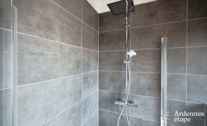 Maison de vacances pour 6 personnes � Virton avec 3 chambres, sauna, poele � bois, piscine ext�rieure et terrasse priv�e