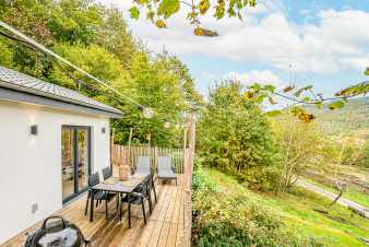 Maison de vacances à Vresse-sur-Semois : confort moderne, vue sur la Semois, idéale pour une famille en Ardenne