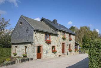 Gîte rustique à louer pour 14/16 personnes en Ardenne( Waimes)