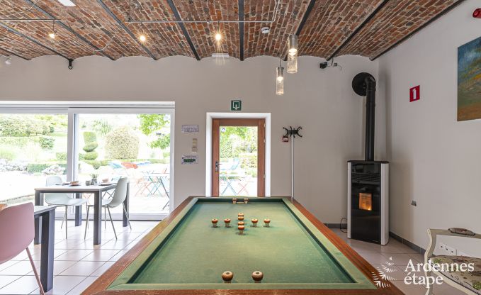 Maison de vacances spacieuse  Walcourt, Ardenne, 5 chambres, 5 salles de bain, piscine et quipements familiaux pour 10 personnes