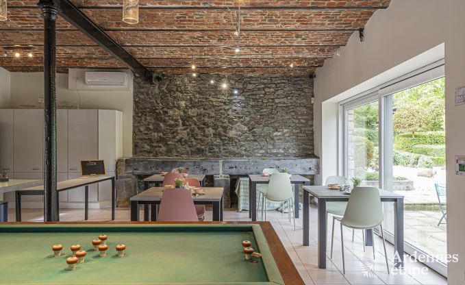 Maison de vacances spacieuse  Walcourt, Ardenne, 5 chambres, 5 salles de bain, piscine et quipements familiaux pour 10 personnes