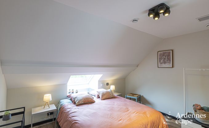 Maison de vacances spacieuse  Walcourt, Ardenne, 5 chambres, 5 salles de bain, piscine et quipements familiaux pour 10 personnes