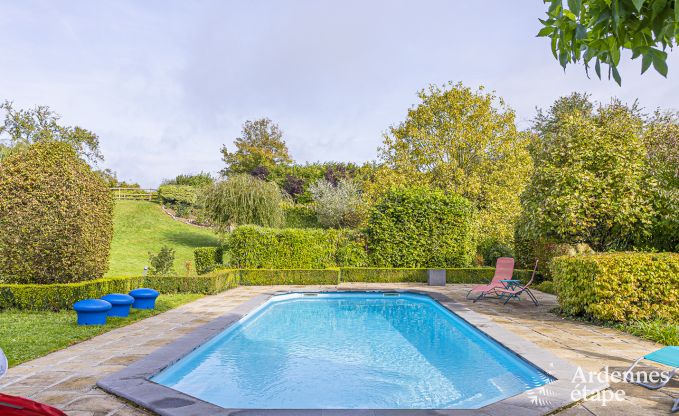 Maison de vacances spacieuse  Walcourt, Ardenne, 5 chambres, 5 salles de bain, piscine et quipements familiaux pour 10 personnes