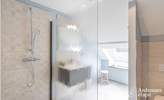 Maison de vacances spacieuse  Walcourt, Ardenne, 5 chambres, 5 salles de bain, piscine et quipements familiaux pour 10 personnes