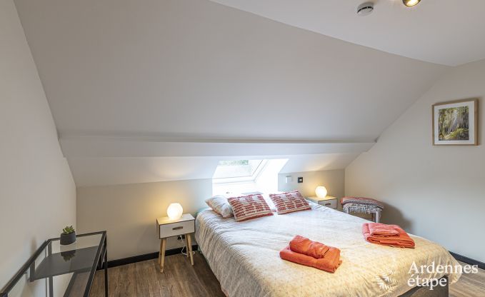 Maison de vacances spacieuse  Walcourt, Ardenne, 5 chambres, 5 salles de bain, piscine et quipements familiaux pour 10 personnes