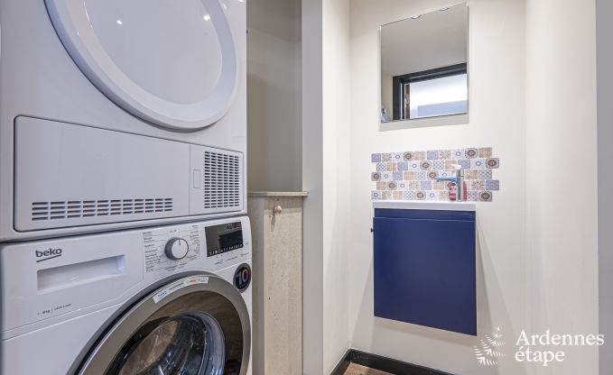 Maison de vacances spacieuse  Walcourt, Ardenne, 5 chambres, 5 salles de bain, piscine et quipements familiaux pour 10 personnes