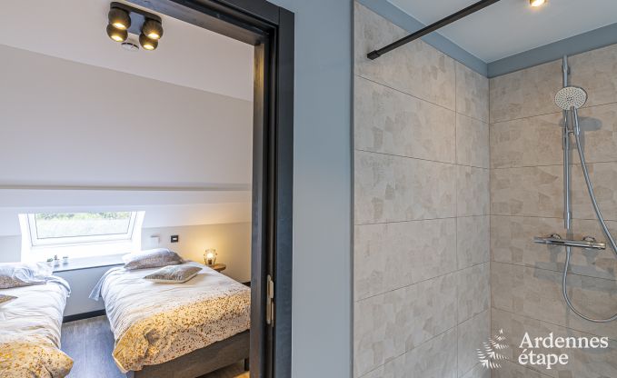 Maison de vacances spacieuse  Walcourt, Ardenne, 5 chambres, 5 salles de bain, piscine et quipements familiaux pour 10 personnes