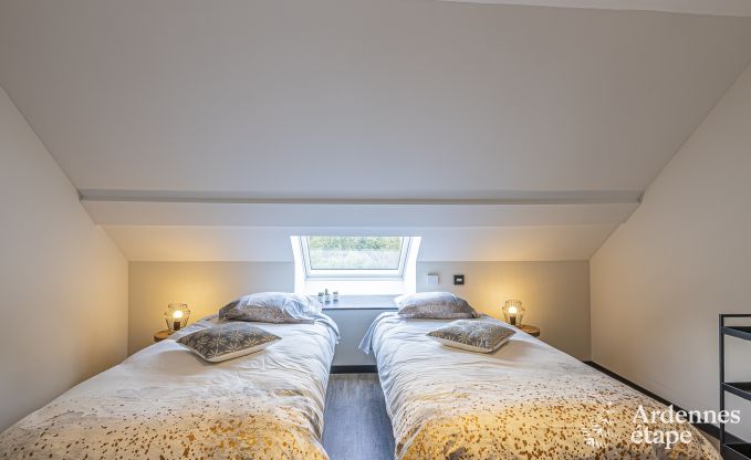 Maison de vacances spacieuse  Walcourt, Ardenne, 5 chambres, 5 salles de bain, piscine et quipements familiaux pour 10 personnes