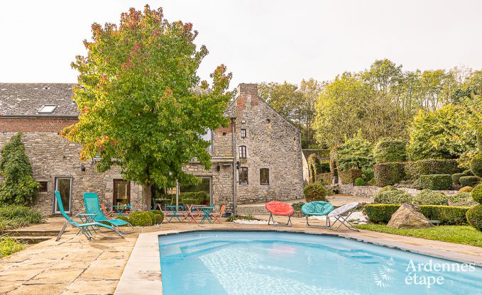 Maison de vacances spacieuse  Walcourt, Ardenne, 5 chambres, 5 salles de bain, piscine et quipements familiaux pour 10 personnes