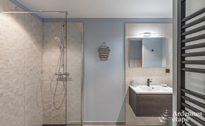 Maison de vacances spacieuse  Walcourt, Ardenne, 5 chambres, 5 salles de bain, piscine et quipements familiaux pour 10 personnes