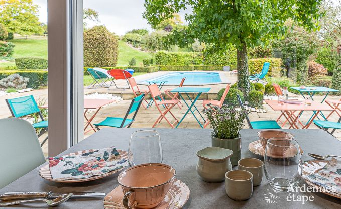 Maison de vacances spacieuse  Walcourt, Ardenne, 5 chambres, 5 salles de bain, piscine et quipements familiaux pour 10 personnes