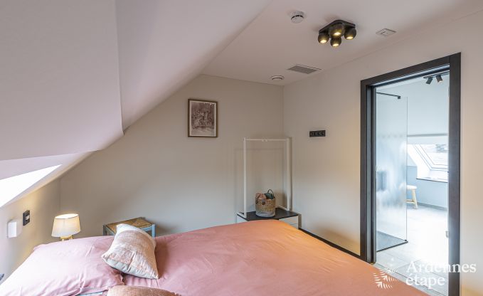 Maison de vacances spacieuse  Walcourt, Ardenne, 5 chambres, 5 salles de bain, piscine et quipements familiaux pour 10 personnes