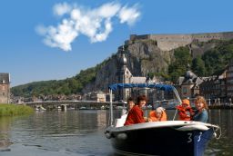 Dinant Evasion: Bateaux sans permis à Province de Namur